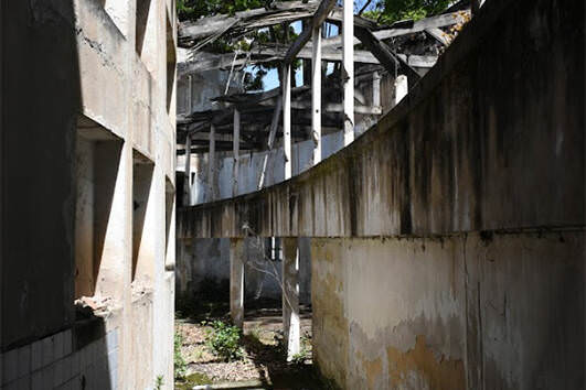 Exteriores de Cundifarma. Foto: Equipo de investigación IDPC, 2022.