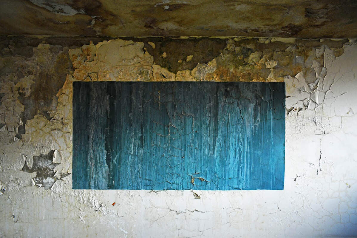 Pared con humedad. Salud mental. Foto: Manuel Vega, 2022.