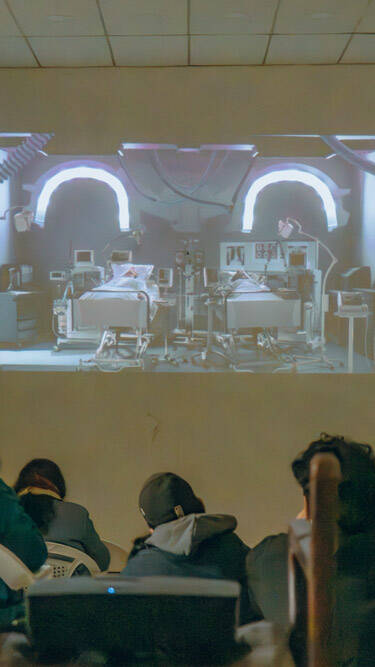 Proyección de audiovisuales sobre el San Juan de Dios y conversatorio con ciudadanía - Foto: María Angélica Mejía, IDPC, 2023