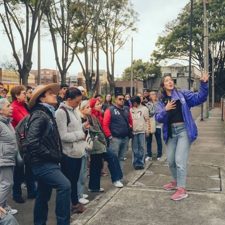 Personas en recorrido por el San Juan de Dios