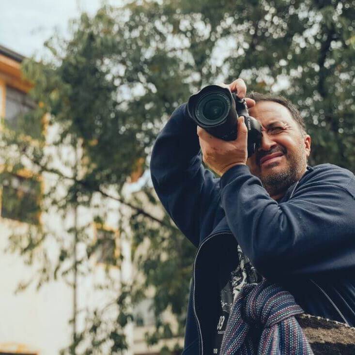 Fotografo tomando una foto