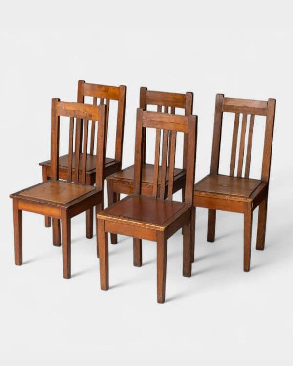 Sillas del comedor del capellán
