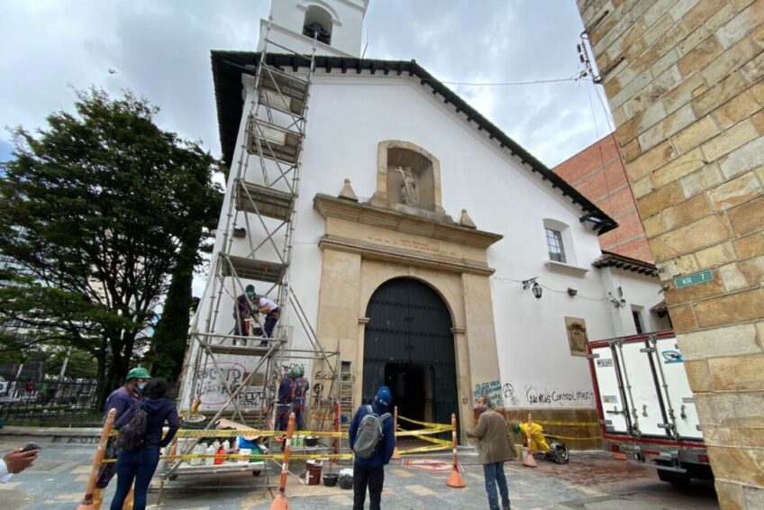 image enlucimiento de la fachada de la Iglesia de la Veracruz