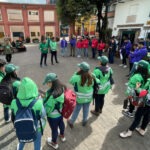 Grupo de personas en el recorrido No sea mugre con Bogotá