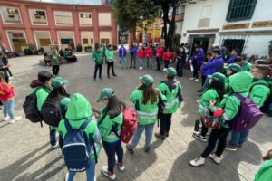 Grupo de personas en el recorrido No sea mugre con Bogotá