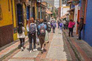 Personas en el recorrido arqueologia en el centro