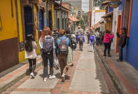Personas en el recorrido arqueologia en el centro