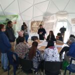 Grupo de personas participando de una actividad en el domo del parque arqueológico de usme