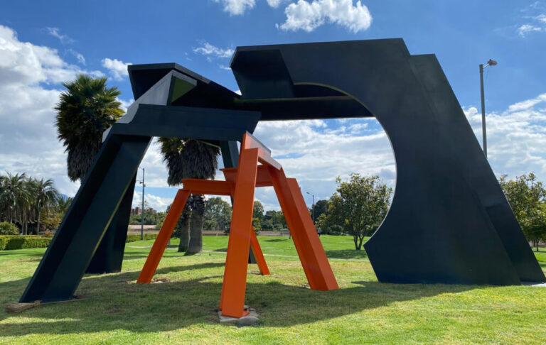 Escultura Caracol en crecimiento ilimitado fue trasladada al Parque público Virgilio Barco