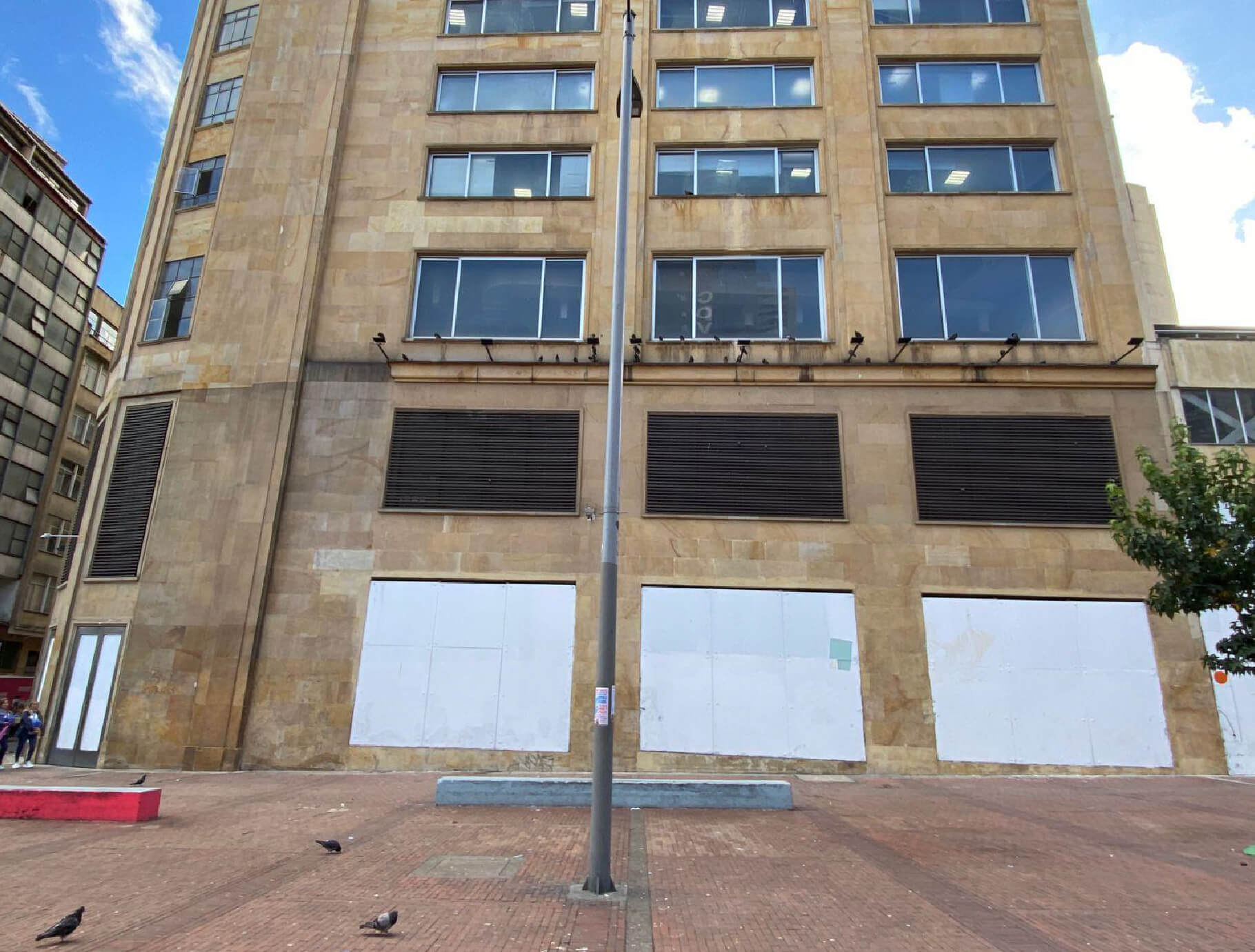 2-antes Fachada de laKr. 7 N.° 20-65 después de ser intervenida