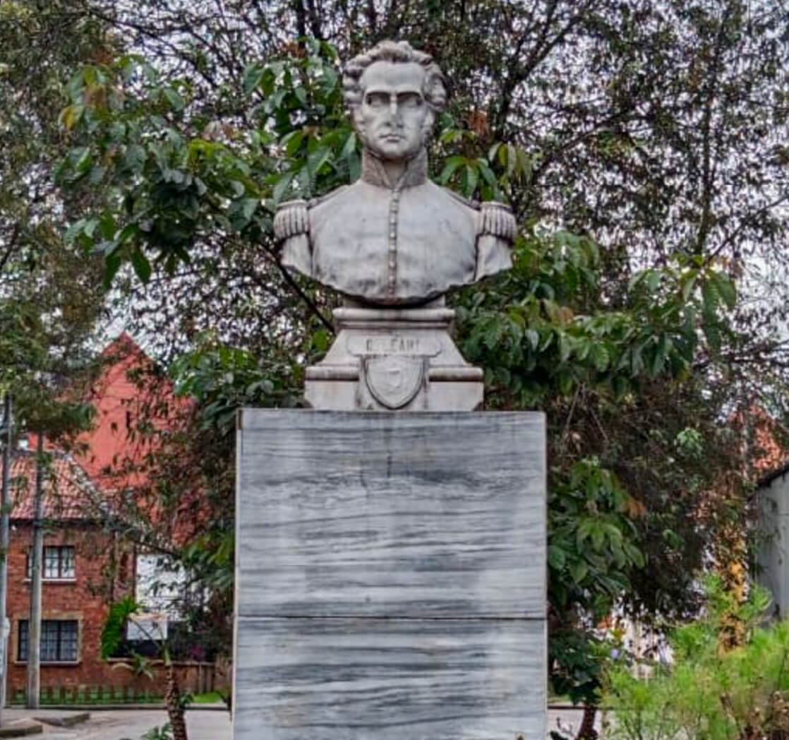 monumento al General O’leary sin nariz antes de ser intervenido