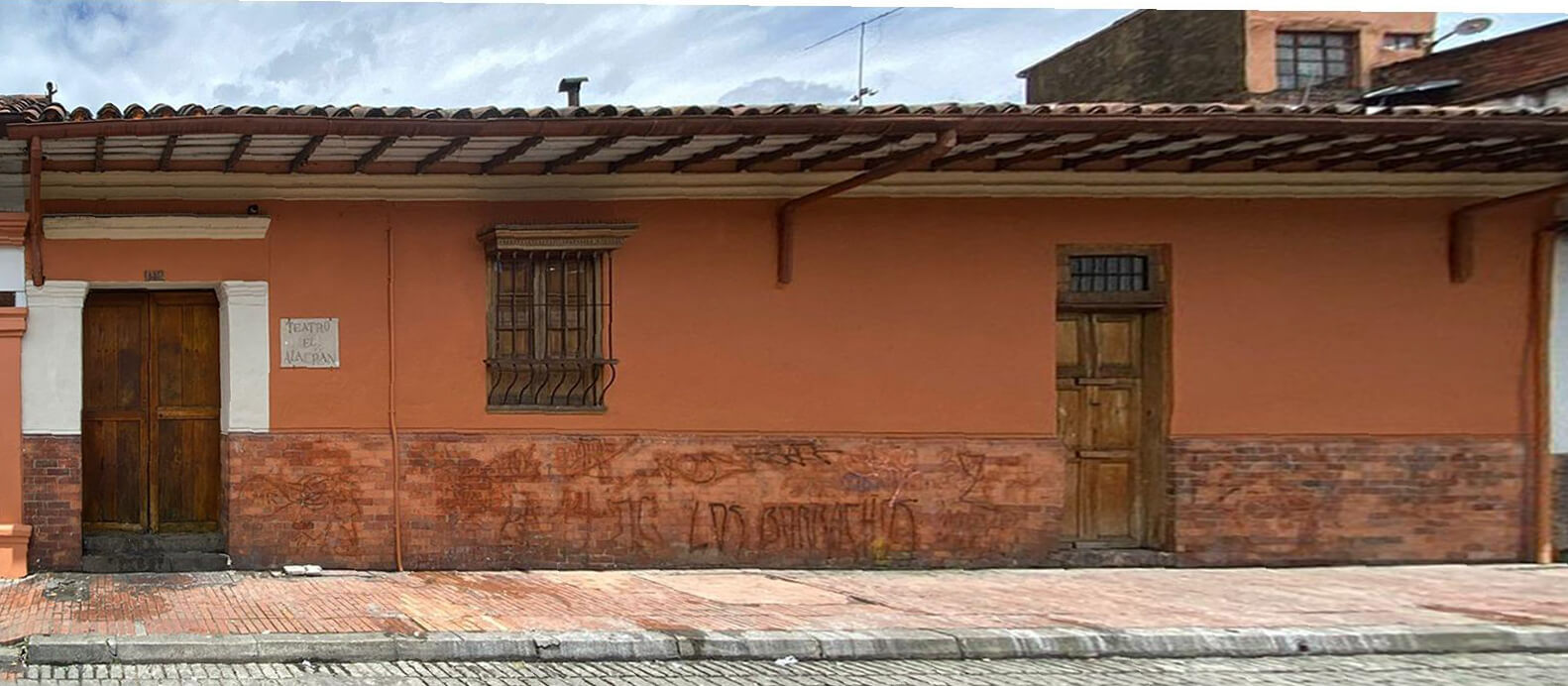 Fachada_del_teatro_el_alacran_despues_de_ser_intervenida Fachada_del_teatro_el_alacran_despues_de_ser_intervenida