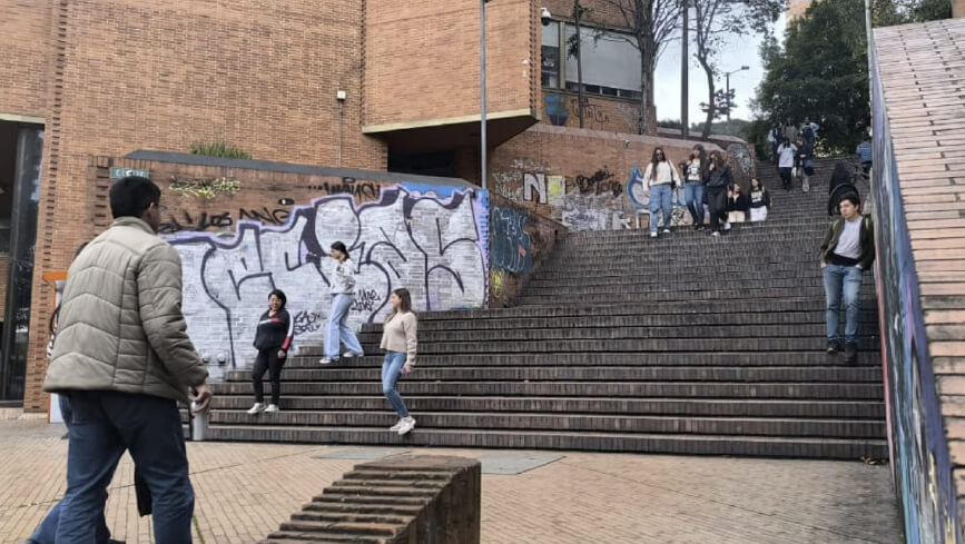 escaleras_en_la_carrera_7ma_antes_de_intervenir escaleras_en_la_carrera_7ma_antes_de_intervenir
