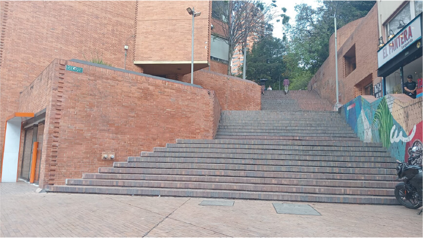 escaleras_en_la_carrera_7ma_despues_de_intervenir escaleras_en_la_carrera_7ma_despues_de_intervenir