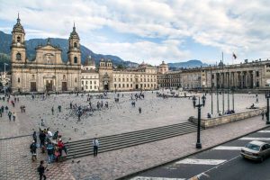 Manual de Uso y Protocolo de Aprovechamiento de la Plaza de Bolívar: herramientas para su conservación