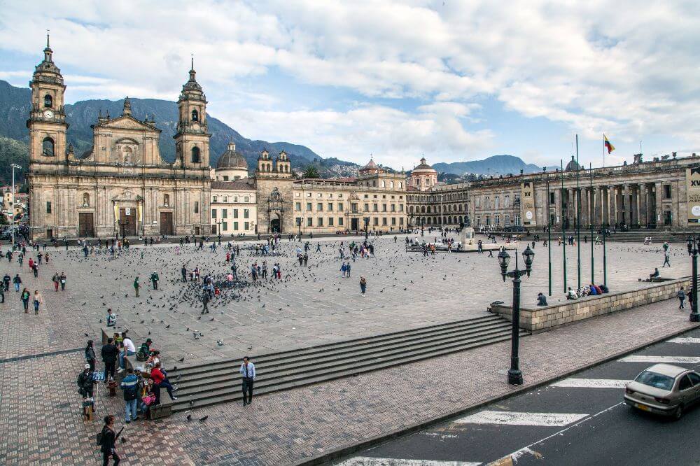 Manual de Uso y Protocolo de Aprovechamiento de la Plaza de Bolívar: herramientas para su conservación