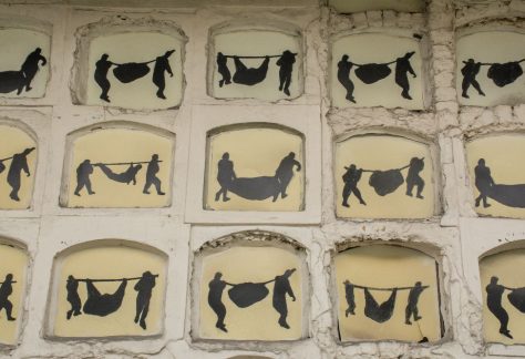 Beatriz González, homenajeada en vida en los columbarios del Cementerio Central