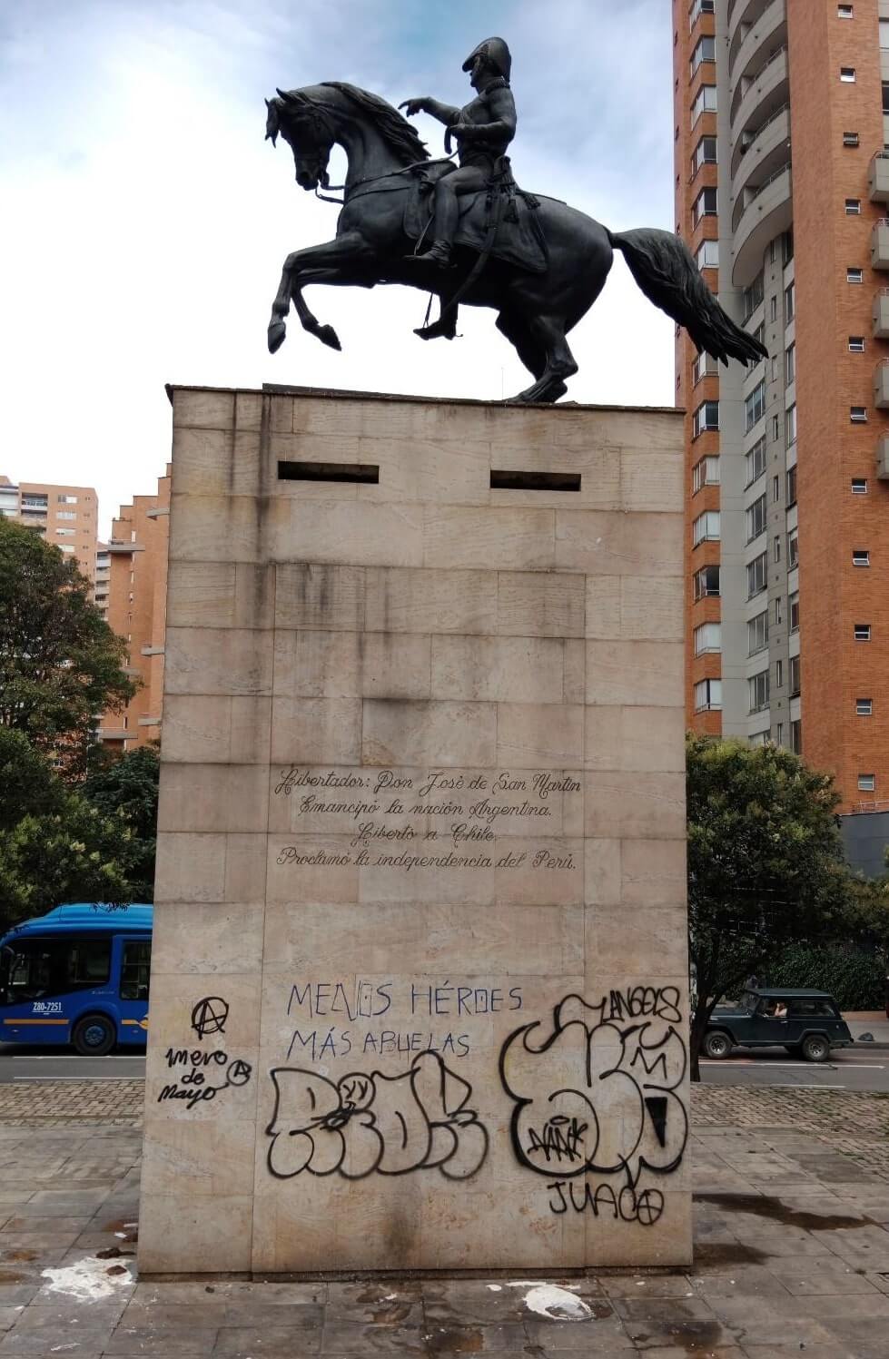Monumento SAN JOSÉ DE SAN MARTÍN con grafitis antes de ser intervenido