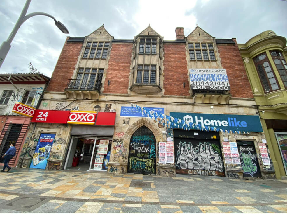 Fachada2-antes fachada de la Kr 7 22 80 con graffitis antes de se intervenida