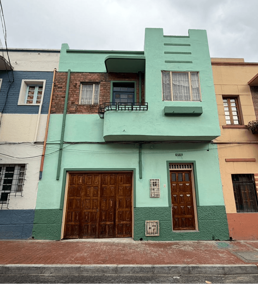 Fachada en el Barrio La Catedral después de ser intervenida