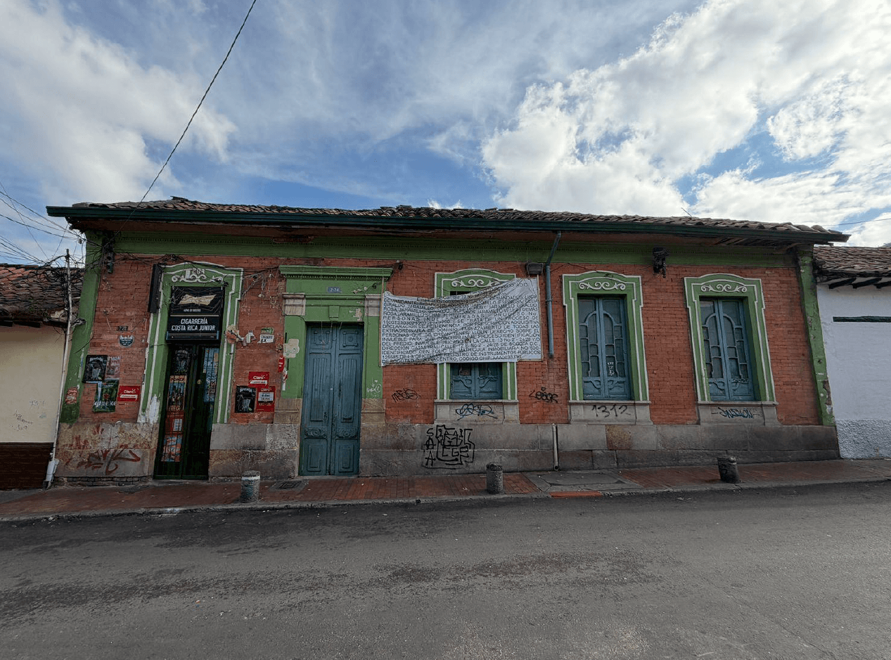 Fachada en el Barrio La Catedral después de ser intervenida