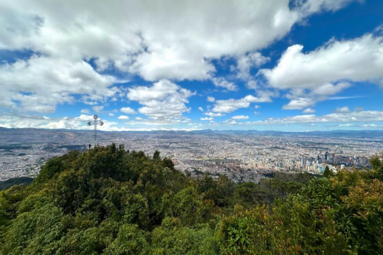 El camino a la antigua Ermita de la Peña: un camino que une dos templos