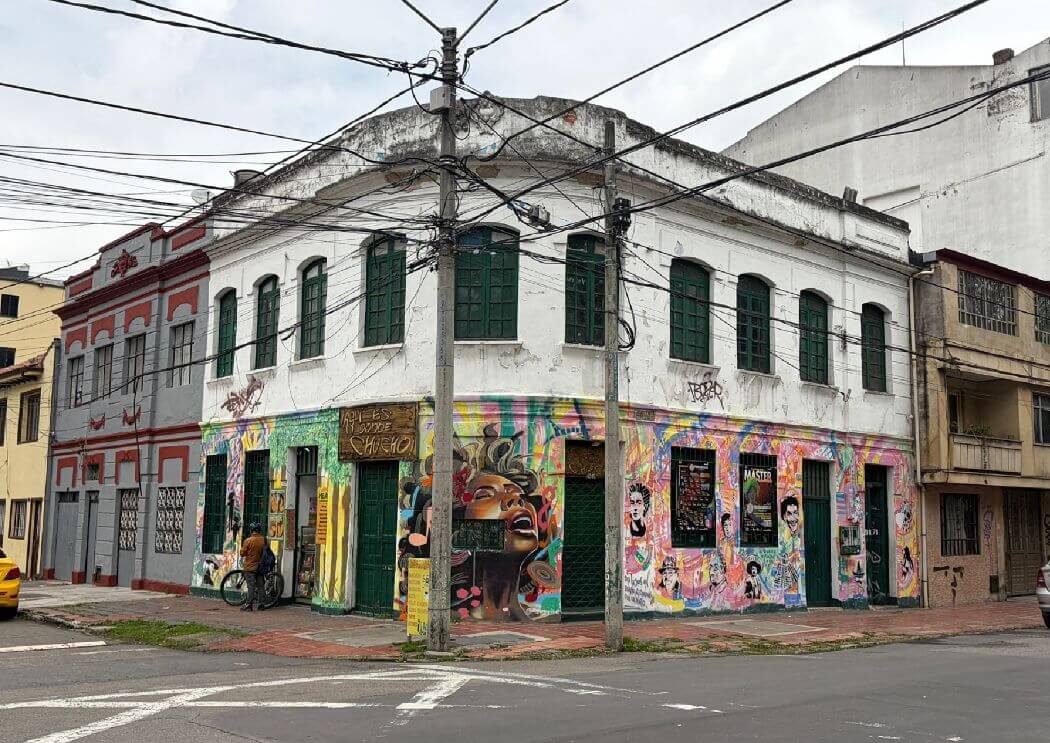 Fachada de la carrera 16 con calle 42 antes de ser intervenida