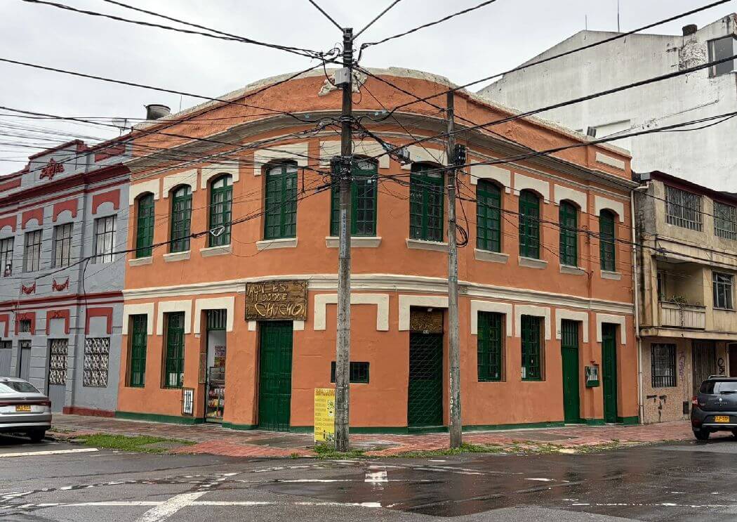 Fachada de la carrera 16 con calle 42 después de ser intervenida