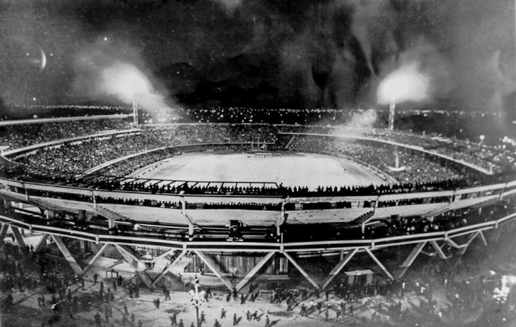 Estadio El Campín de noche, 1997