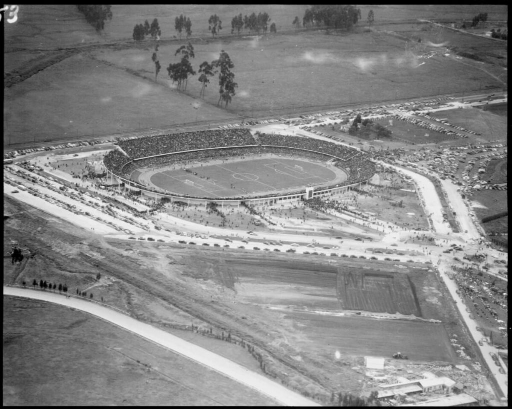 Reinauguración del Campín, partido de fútbol entre seleccionados de Colombia y Paraguay y de Argentina y Uruguay 2da parte, 1951