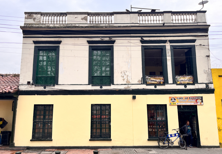 Fachada de casa en fontibón antes de ser intervenida
