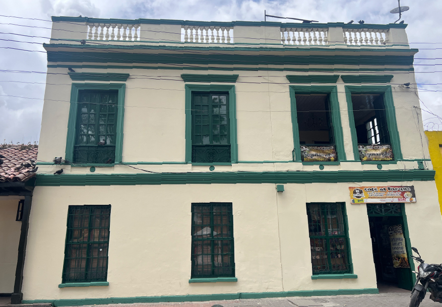 Fachada de casa en fontibón después de ser intervenida