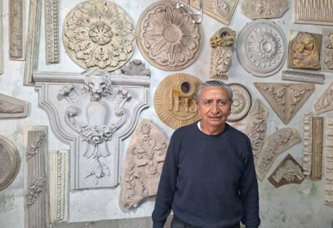 El último guardián de los relieves de Bogotá: Germán Romero y el arte del ornatismo
