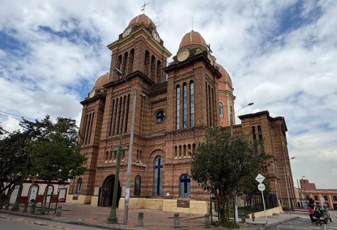 La Iglesia de Las Cruces se acerca a sus cien años con fachadas intervenidas